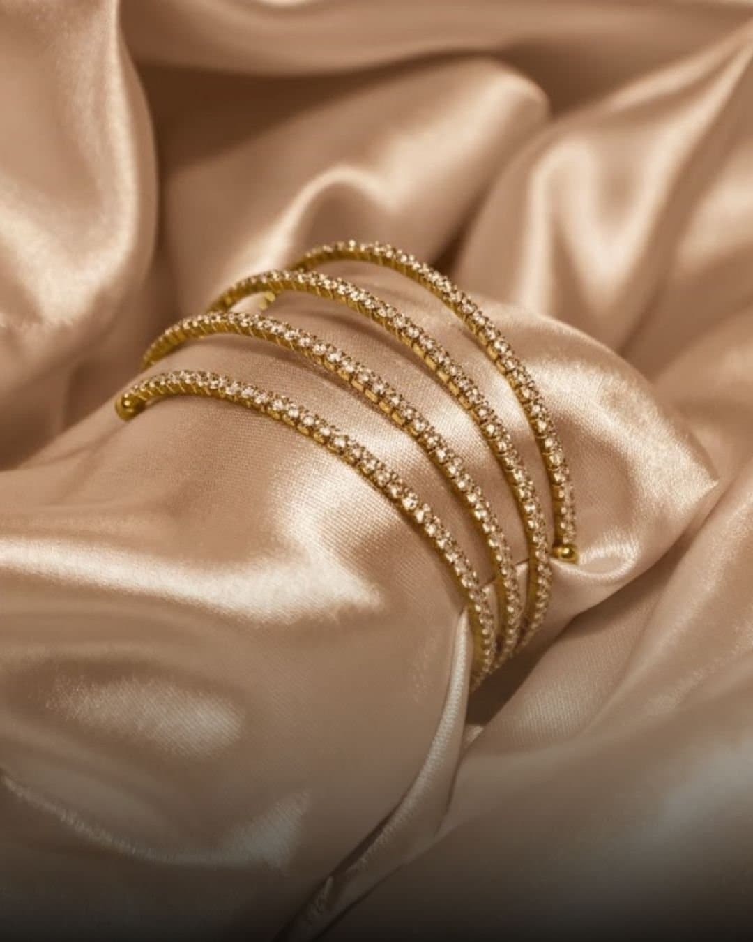 Golden-diamond spiral tennis bracelet