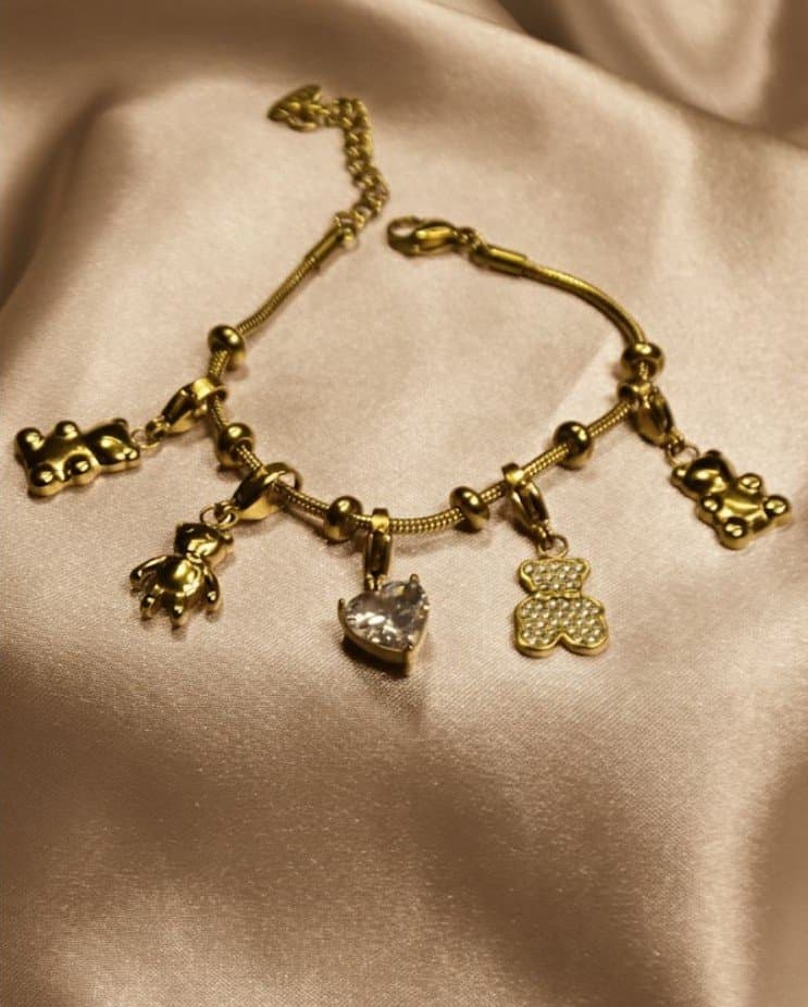 Golden bracelet with diamond heart and teddy charms